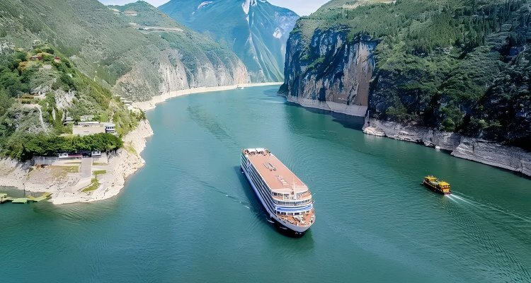14-Day Yangtze River Cruise and Panda Family Tour