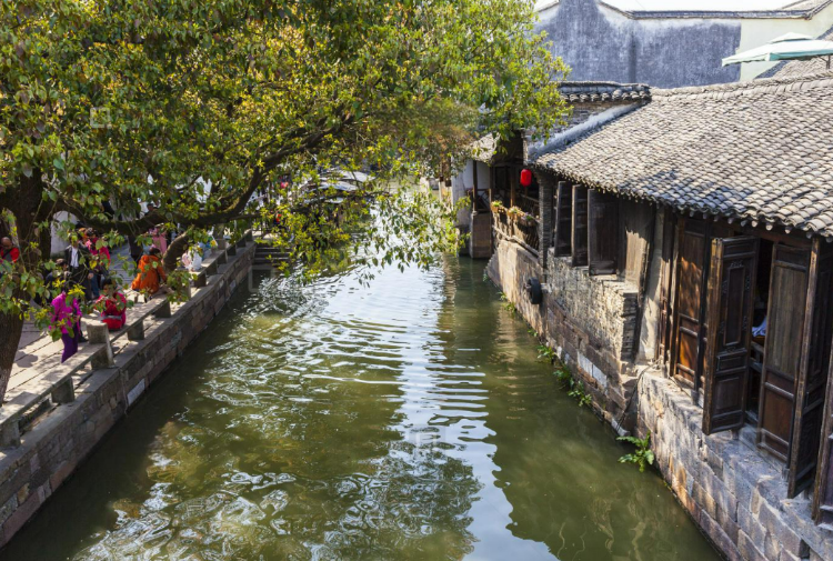 2-Day Shanghai and Zhujiajiao Water Town Tour