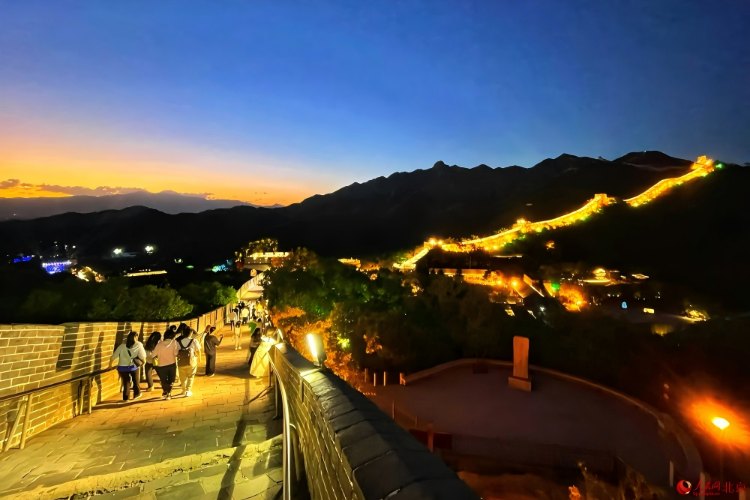 4-Day Beijing Private Tour to Visit the Great Wall at Night